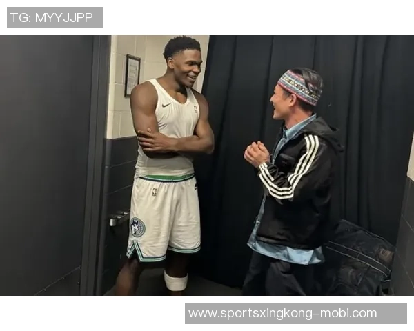 爱德华兹上半场表现抢眼12投7中三分球6投3中贡献全面数据17分2篮板3助攻2抢断1盖帽